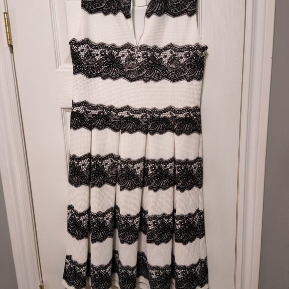 Jolibel black and white sleeveless dress. Zipper in the back, - Picture 4 of 8